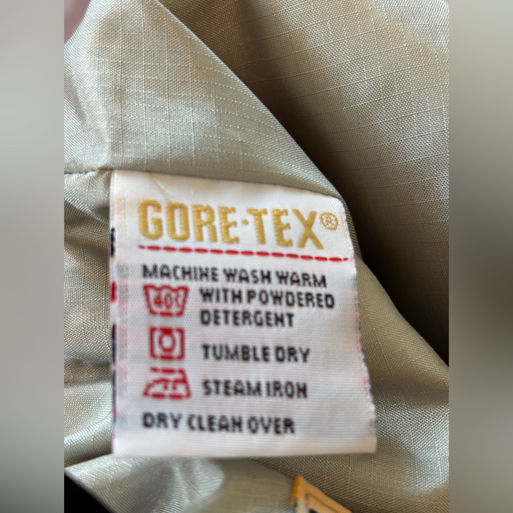 L.L. Bean women’s Gore-Tex
rain pants. - Picture 9 of 10